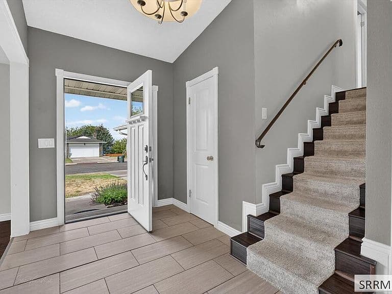 2130 Diane Ln photo 5