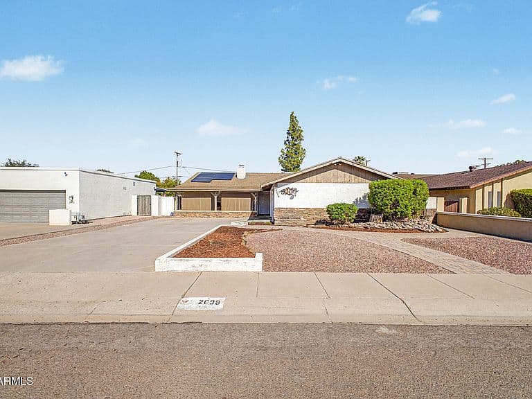 2609 N 49TH Place photo 1
