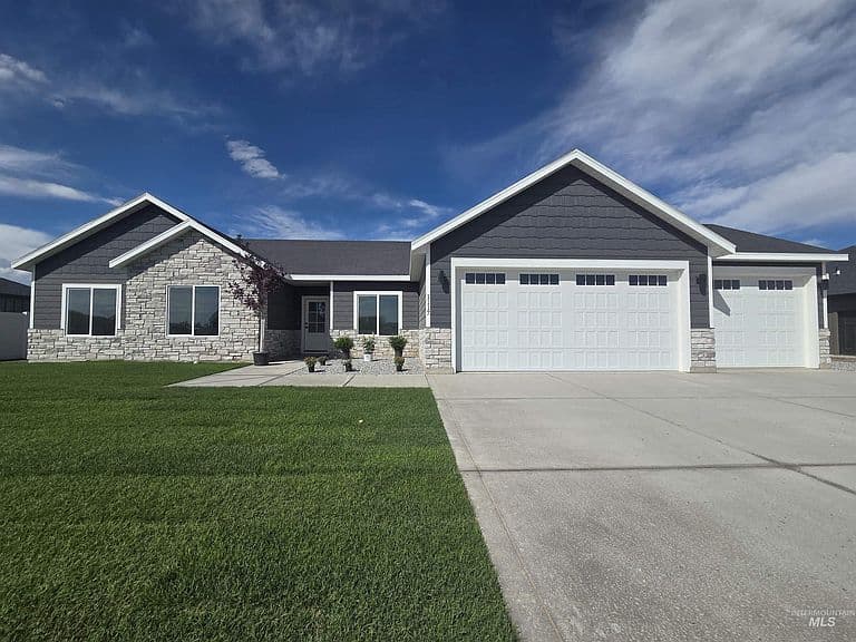 1117 Moss Ave photo 1