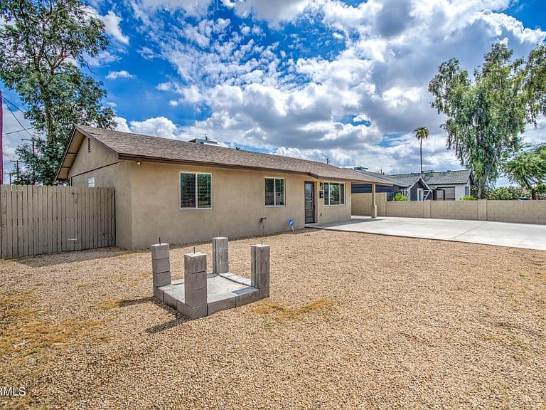 3245 N 43RD Avenue N photo 3