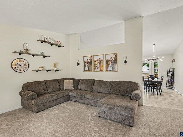 700 N Zelmer Dr photo 4