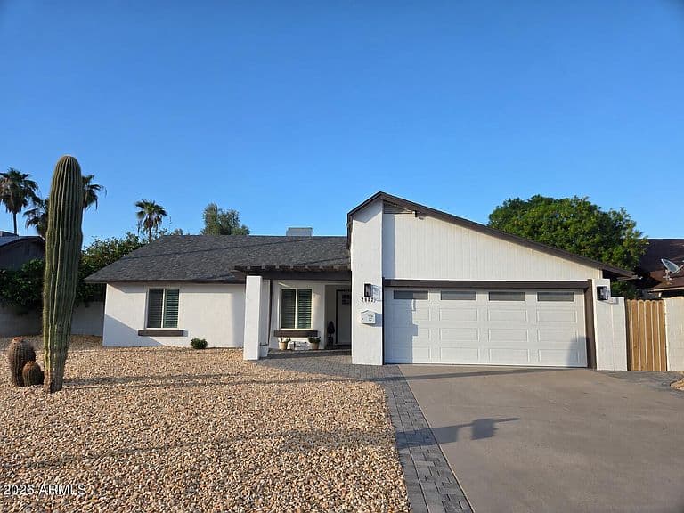 2602 E LARKSPUR Drive photo 1