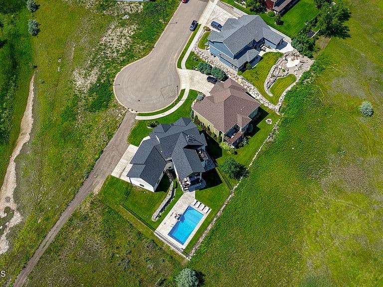 6628 Darby Ln photo 3