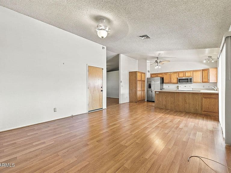 10809 W CAMPBELL Avenue photo 4