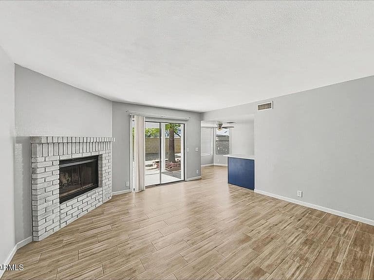 8803 W DIANA Avenue photo 3