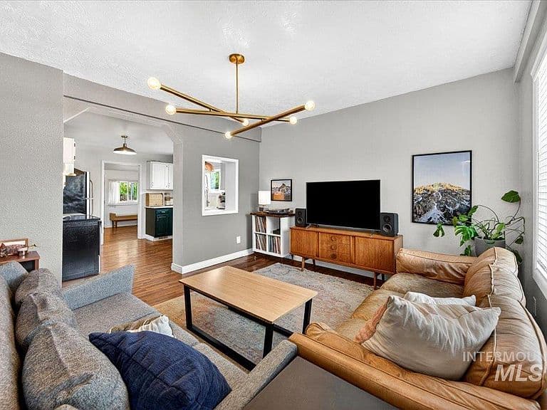 3101 W Targee St photo 5