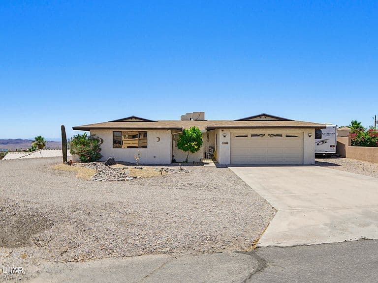 2490 Avocado Ln photo 2