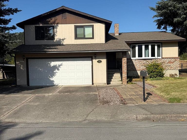409 Emerald Dr photo 2
