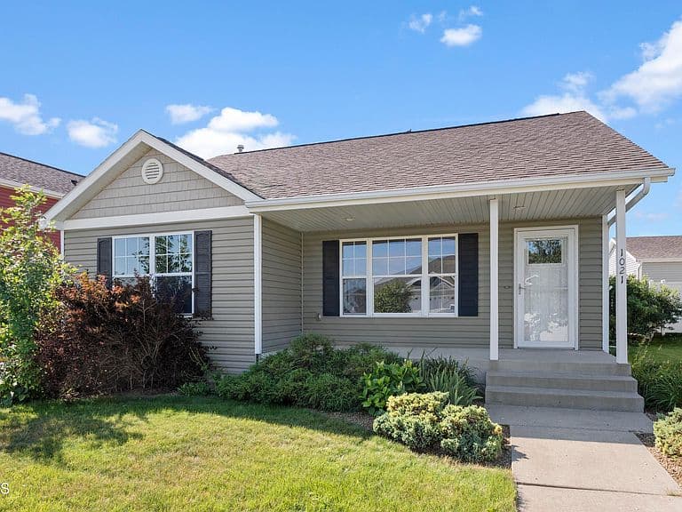 1021 E Lasalle Dr photo 1