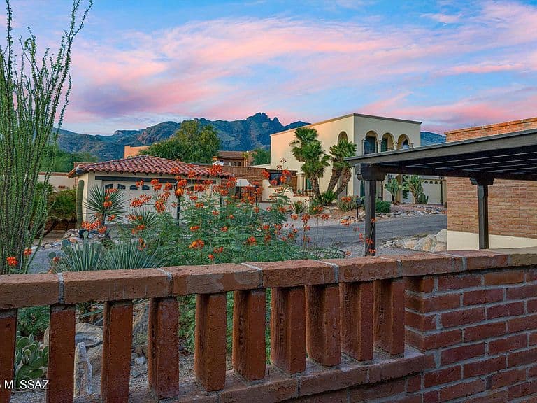 2722 E Avenida De Pueblo photo 5