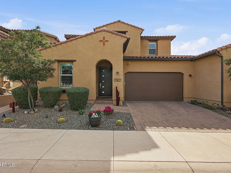 7467 E CASITAS DEL RIO Drive photo 2