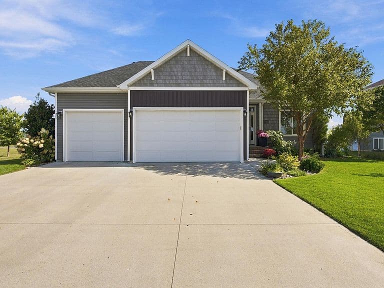 6016 Autumn Dr S photo 2