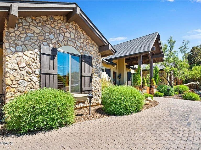 1389 Ridgewood Drive Drive photo 4
