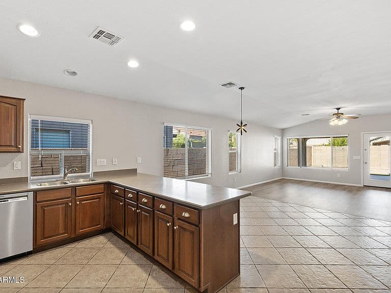 42012 W COLBY Drive photo 3