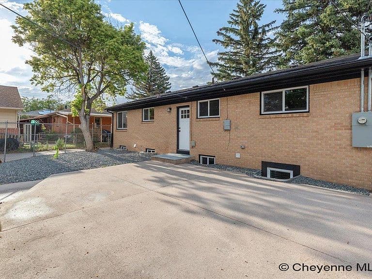 3413 Frontier St photo 5