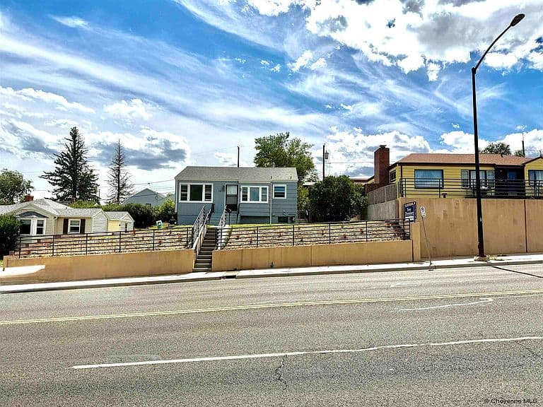 1839 E Pershing Blvd photo 2