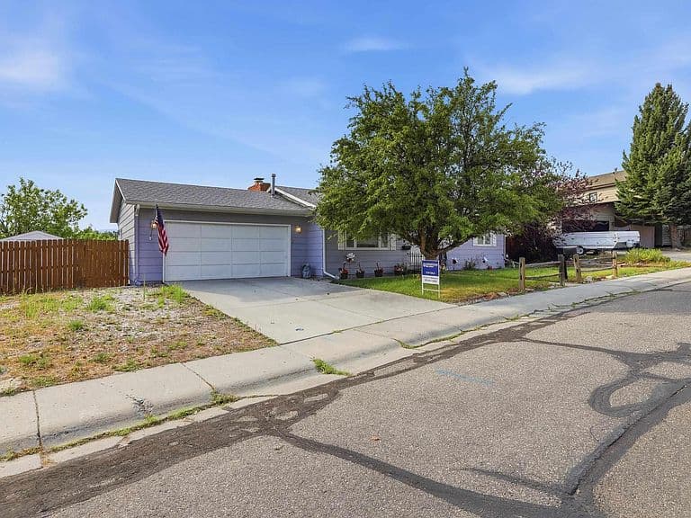3865 Ridgecrest Dr photo 3