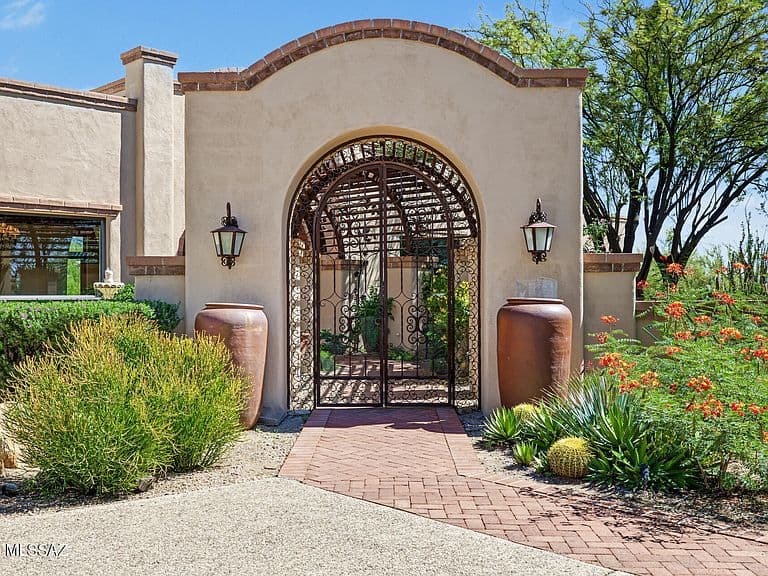 7587 N Mystic Canyon Dr photo 1