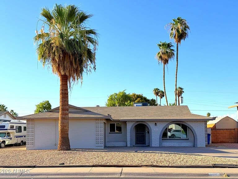 224 E MINTON Drive photo 1