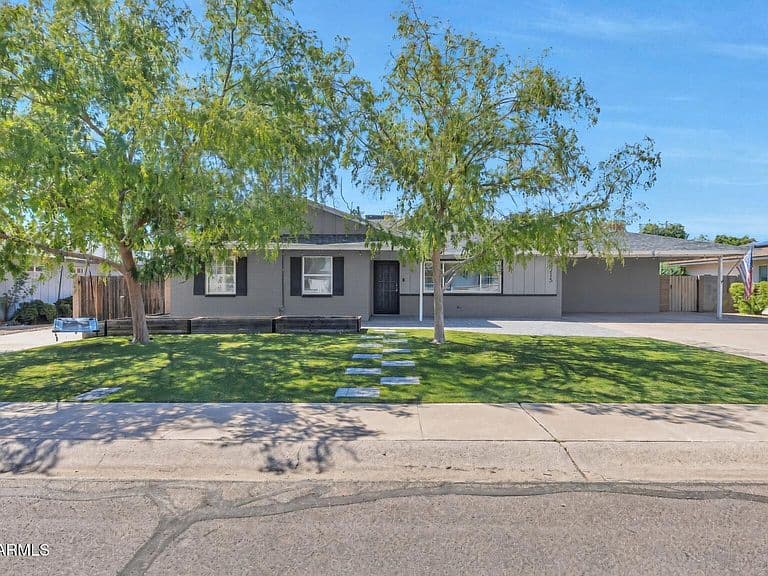 8215 E CAMBRIDGE Avenue photo 1