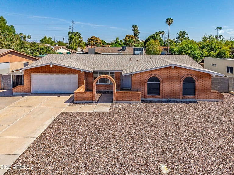3333 N Carriage Lane photo 4