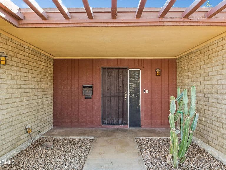 3835 N 34TH Place photo 4