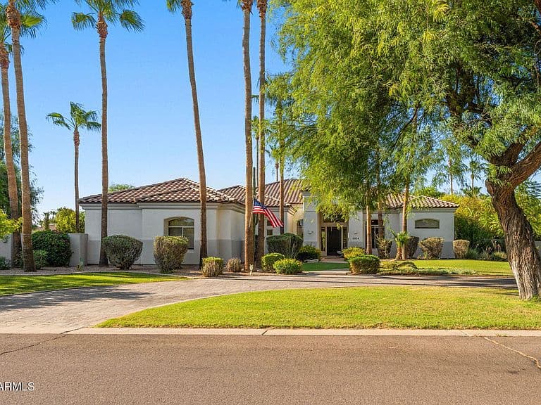 2656 E Taurus Place photo 3