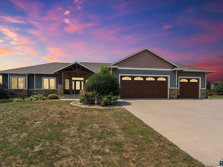 1005 Andrew Dr photo 2