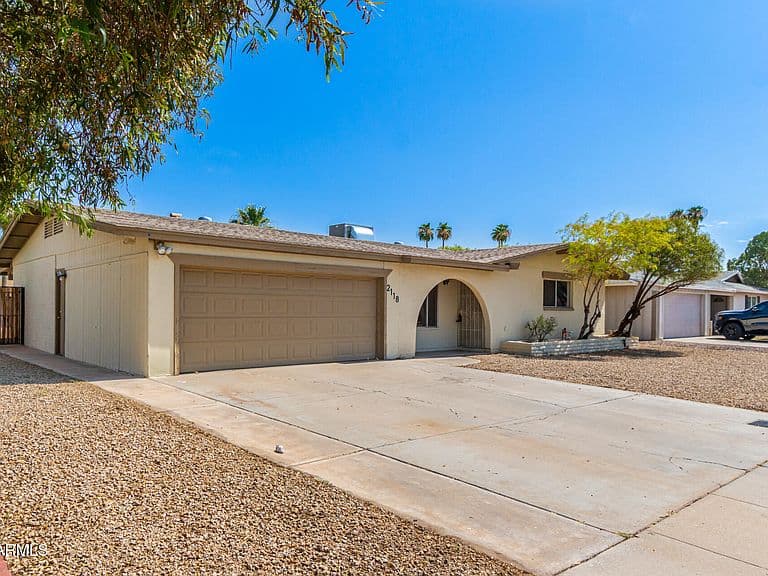 2118 E Carson Drive photo 3