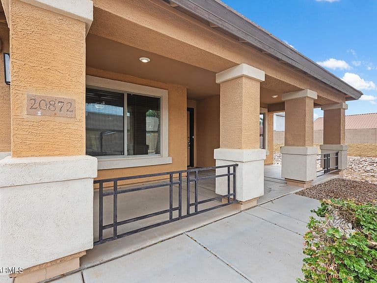 20872 N Madeline Street photo 4