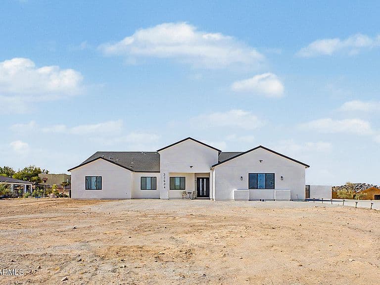 33634 W EARLL Drive photo 1