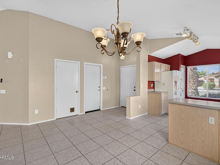 1839 E OAKLAND Street photo 4