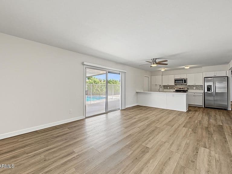 2012 E CORNELL Drive photo 4