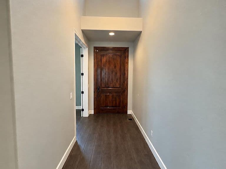 304 S Ryan Dr photo 5