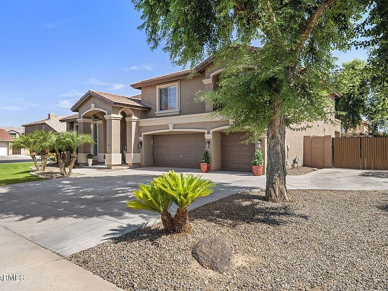 1711 E HORSESHOE Drive photo 3