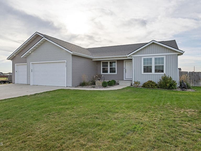 5467 Clear Water Ln photo 2