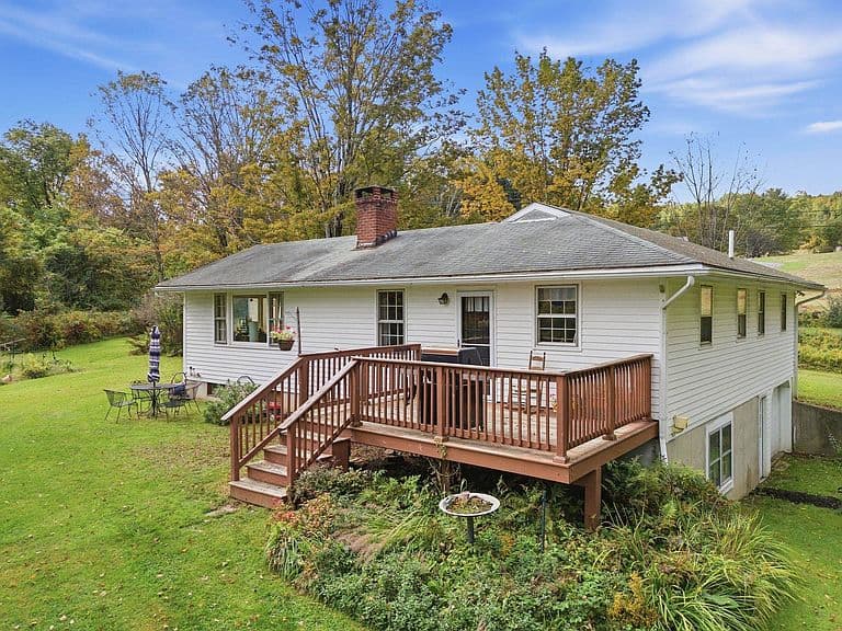 289 Putnam Road photo 1