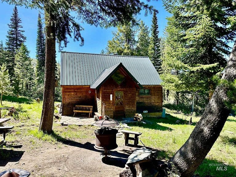 Photo of 509 Deadline Rd Cabin 2