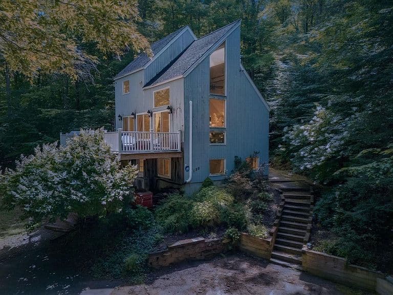 136 Summit Drive photo 1