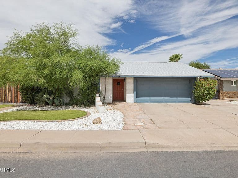 2548 E INVERNESS Avenue photo 3