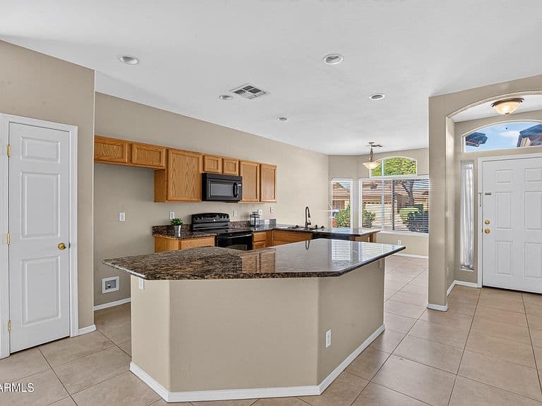 14207 W COLUMBUS Avenue photo 4