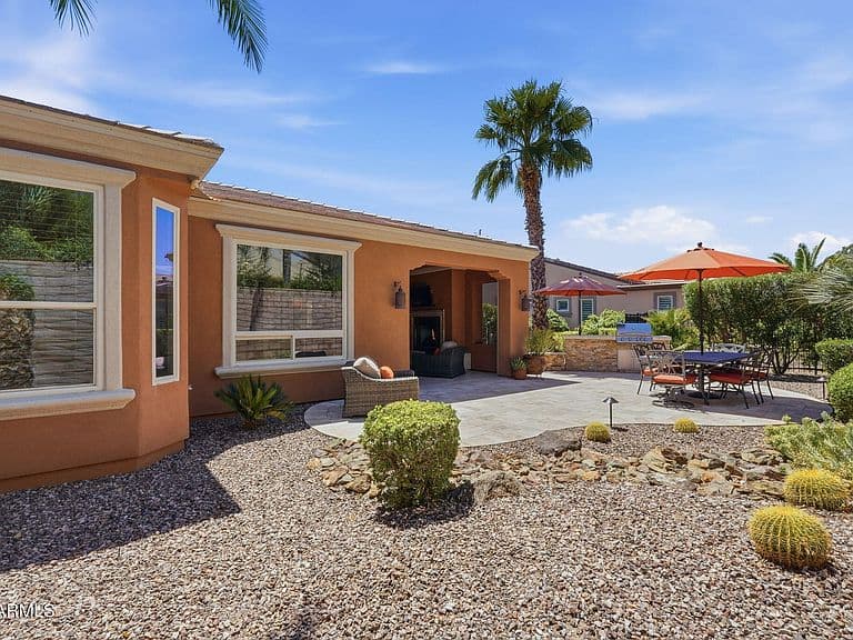 1556 E ALEGRIA Road photo 4