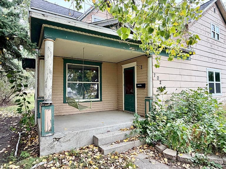 702 5th St photo 2