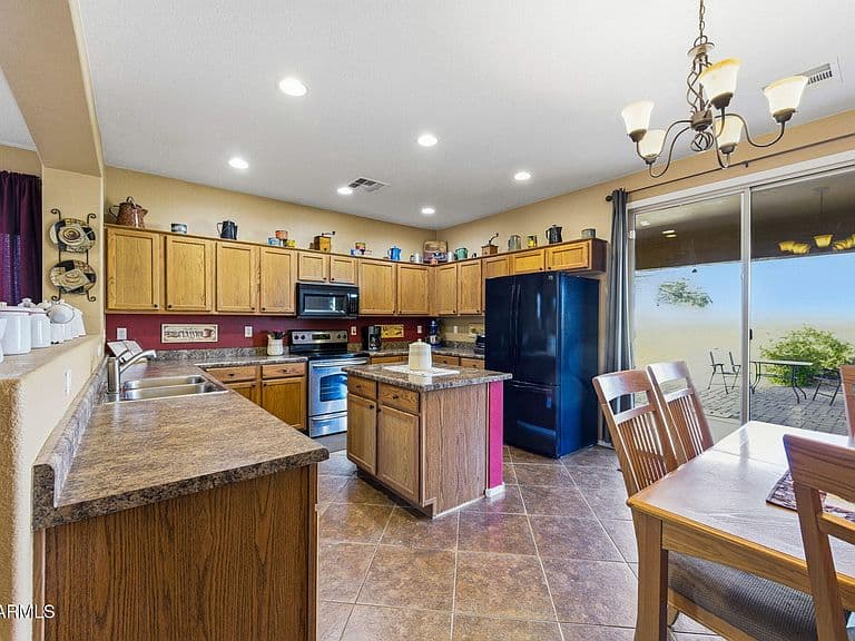 45558 W Mountain View Rd photo 5