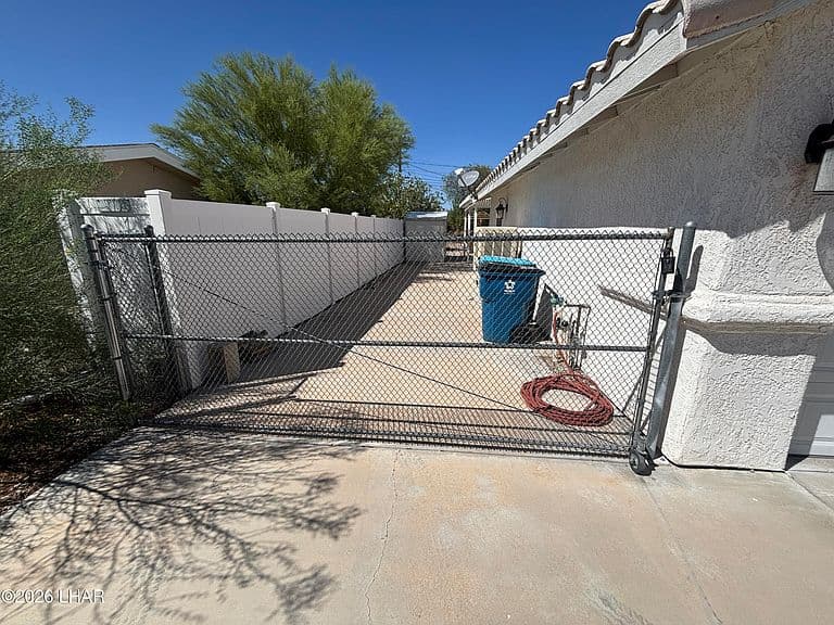 1045 Sunny Ridge Dr photo 3