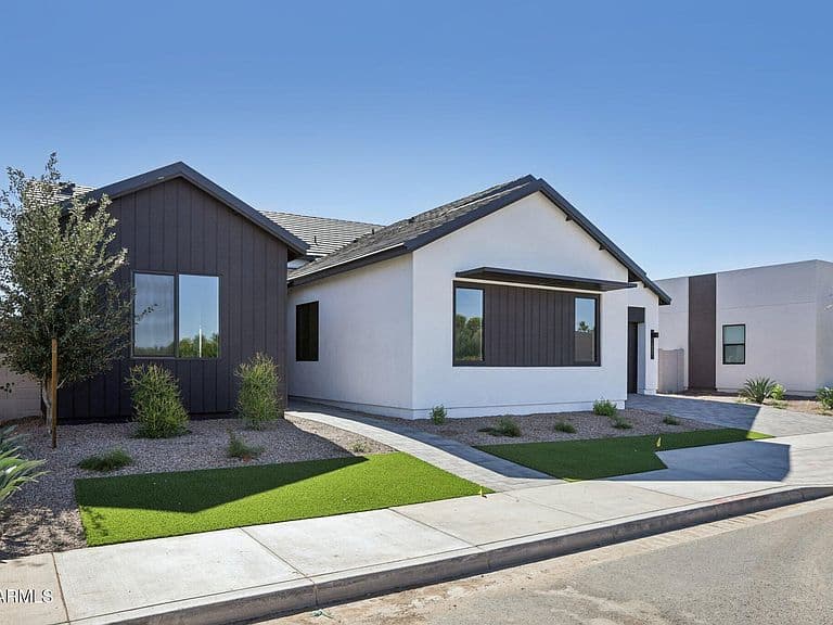 2331 E AQUARIUS Place photo 3