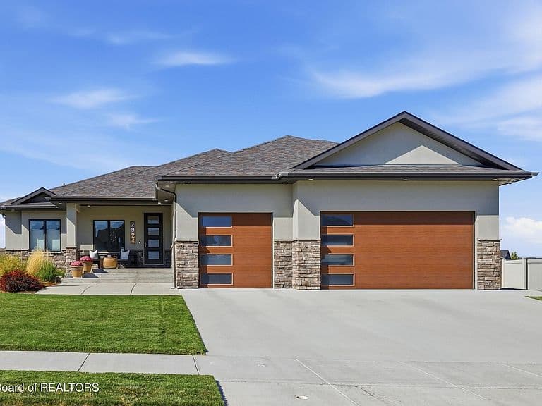 2924 Croydon Dr photo 1