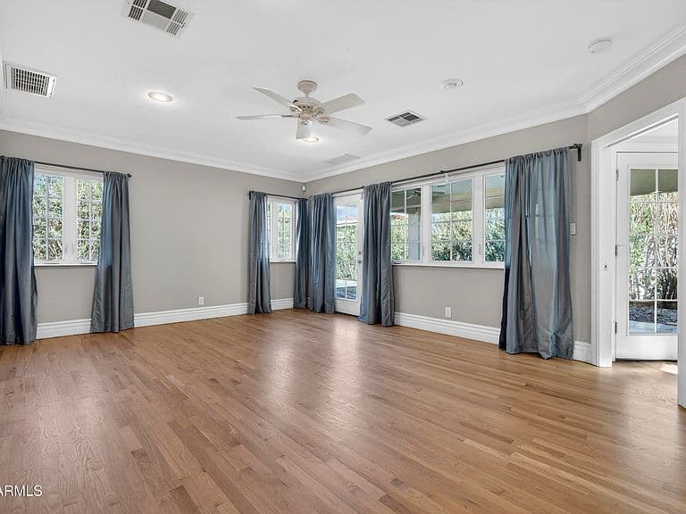 1526 W WILSHIRE Drive photo 4