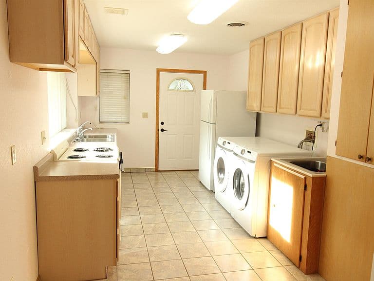 327 S River St photo 4