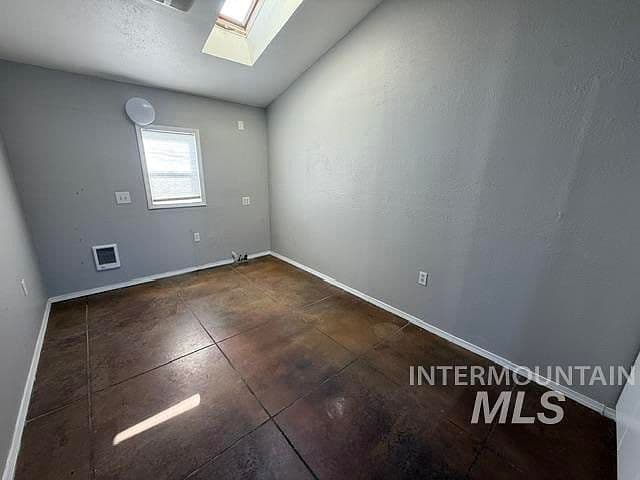 94 N Oneida St photo 3